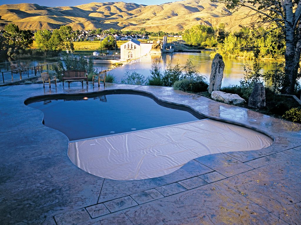 Top 5 Benefits of Installing an Automatic Pool Cover